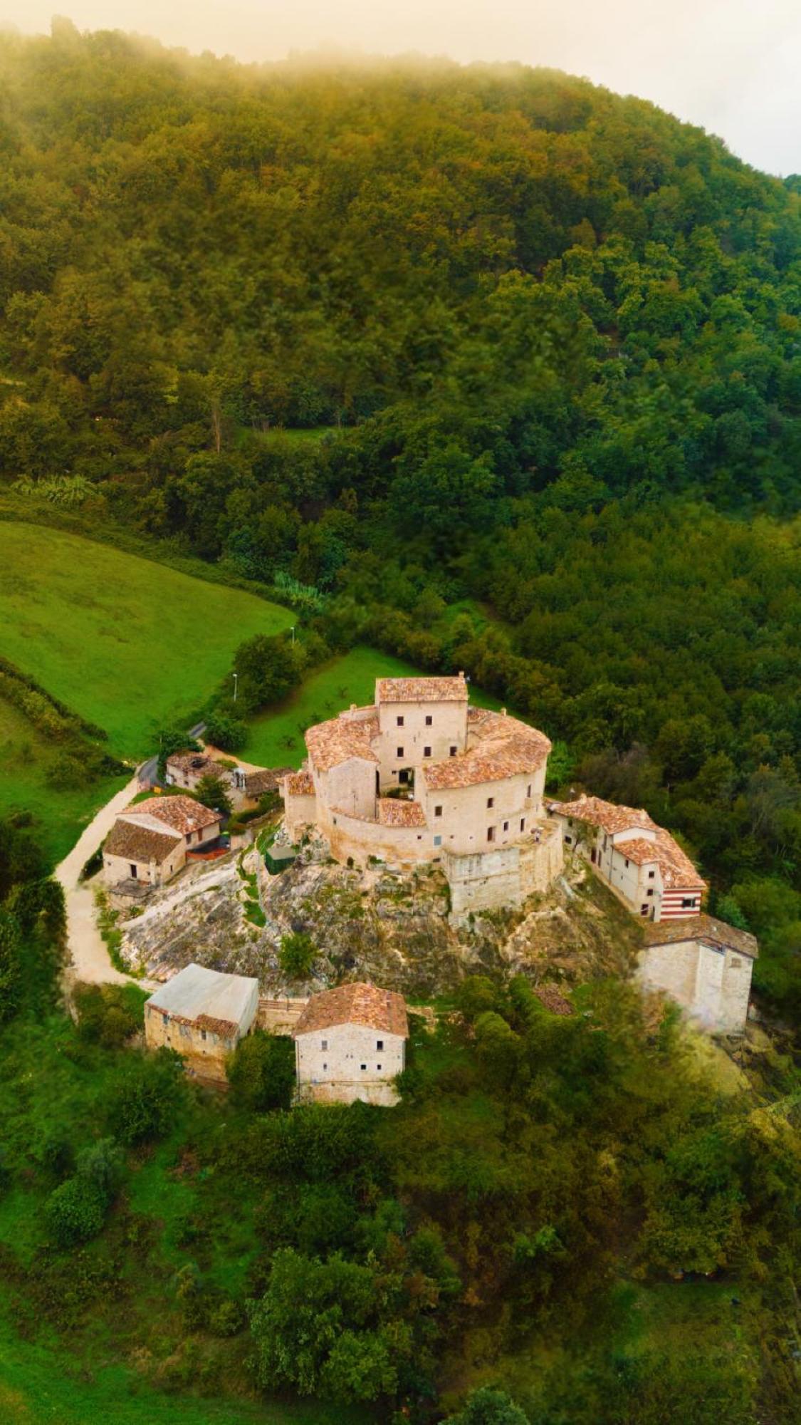 Castel Di Luco Hotel Акуасанта Терме Екстериор снимка