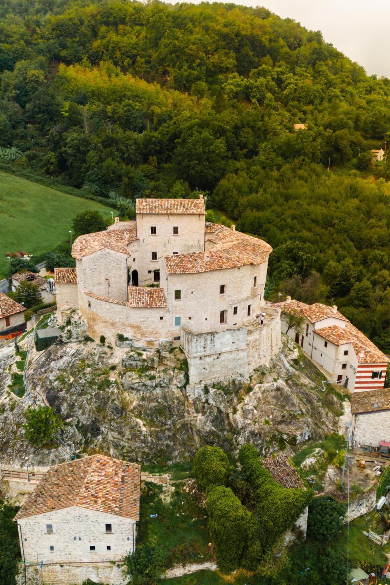 Castel Di Luco Hotel Акуасанта Терме Екстериор снимка