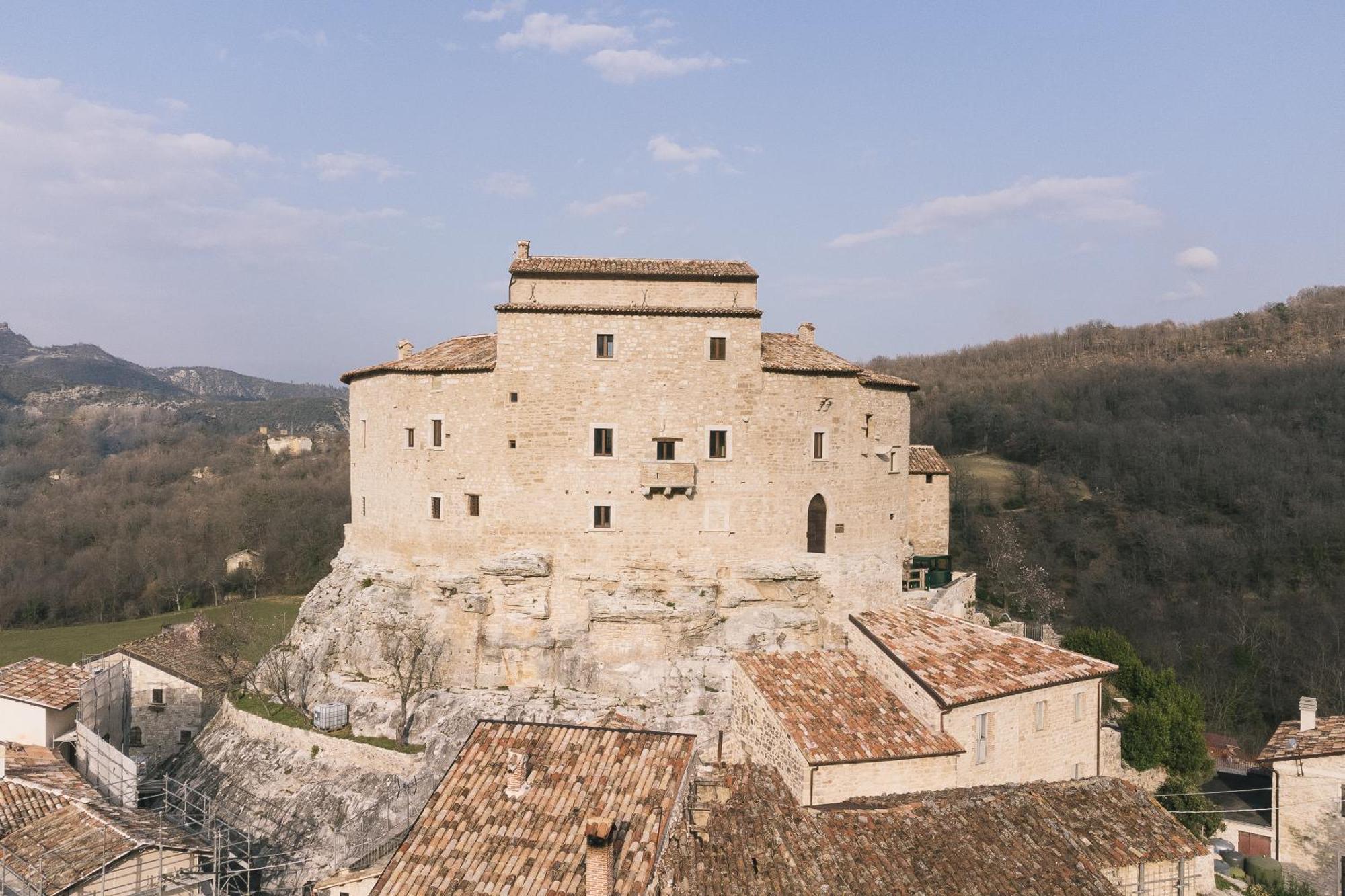 Castel Di Luco Hotel Акуасанта Терме Екстериор снимка