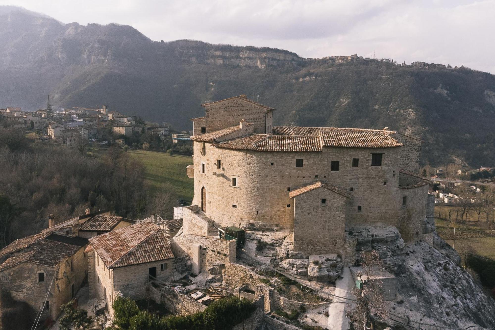 Castel Di Luco Hotel Акуасанта Терме Екстериор снимка