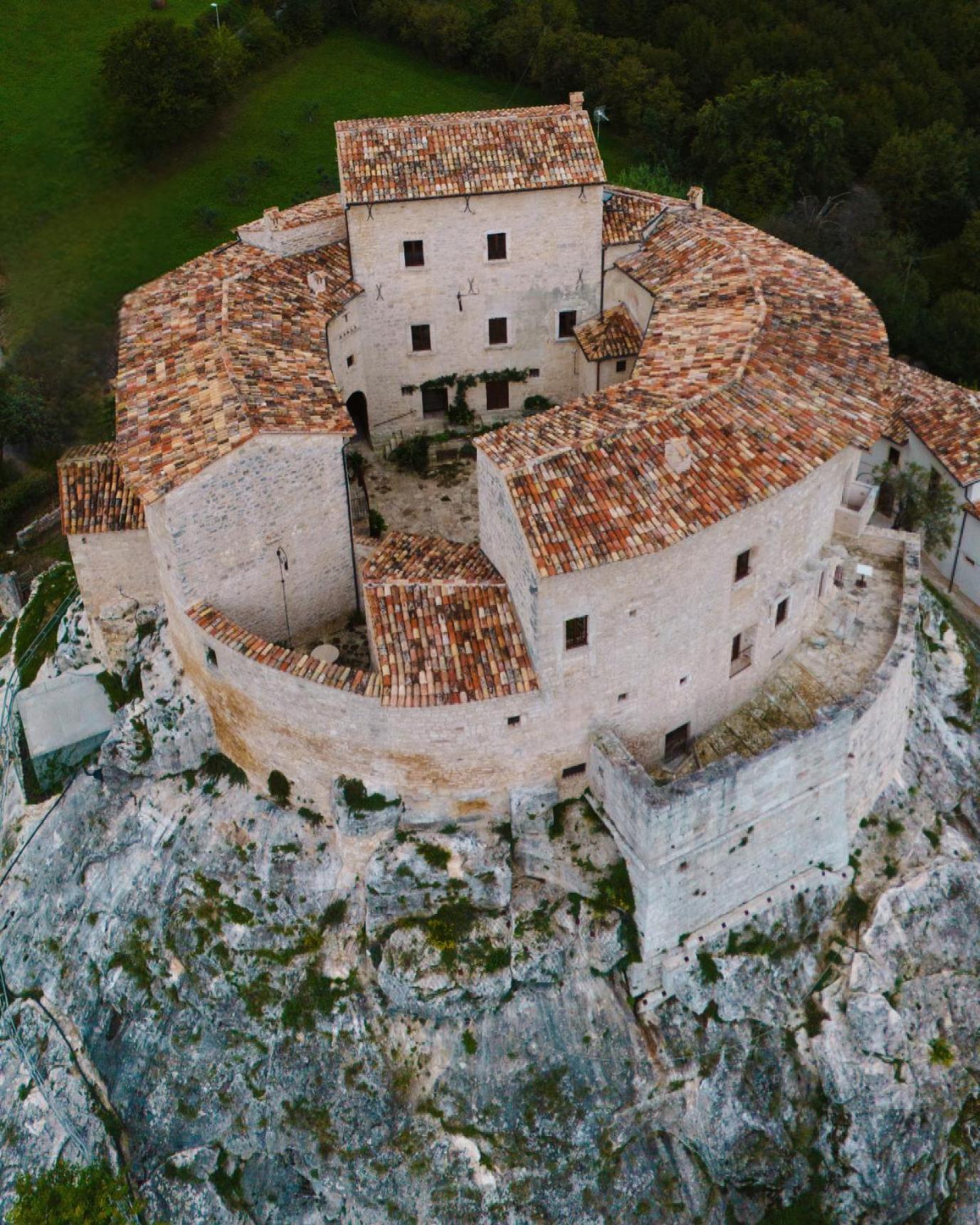 Castel Di Luco Hotel Акуасанта Терме Екстериор снимка